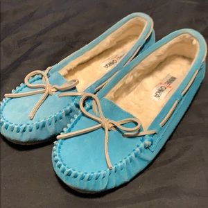 Minnetonka moccasin slippers (Turquoise).